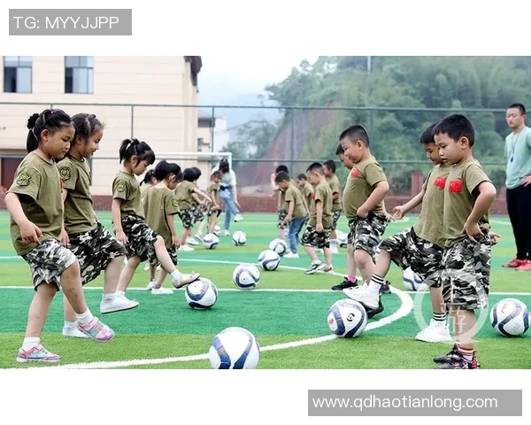 足球明星与孩子们共舞梦想在广告中传递快乐与希望的力量