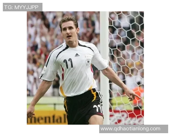 足球右前锋的传奇球星们如何在赛场上展现无与伦比的速度与技巧