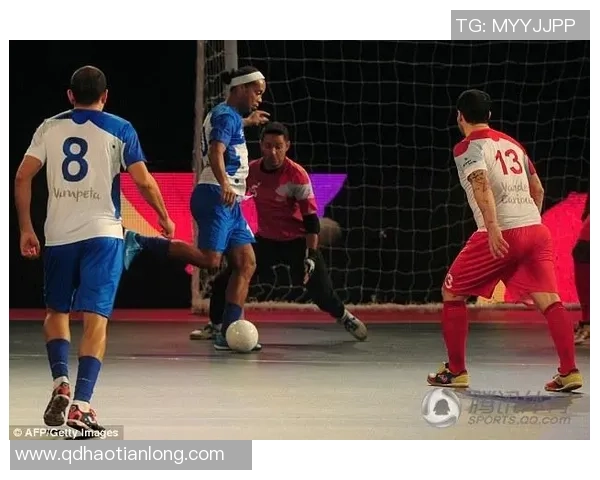 足球明星小罗的独特摆饰品展现个性与魅力 足球明星小罗的独特摆饰品展现个性与魅力