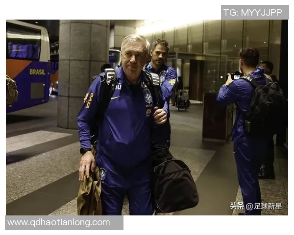 足球明星队抵达目的地全力备战新赛季引发球迷热烈期待 足球明星队抵达目的地全力备战新赛季引发球迷热烈期待